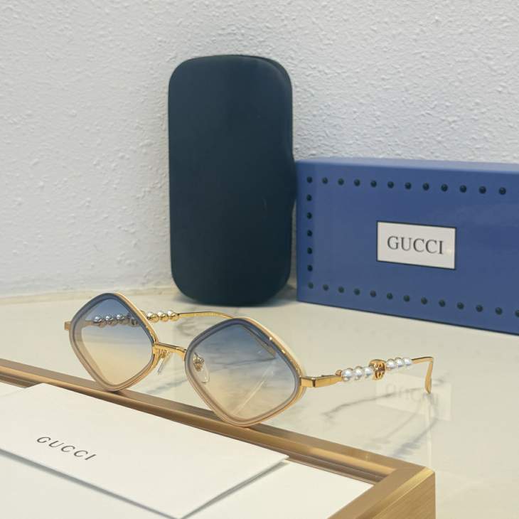 Picture of Gucci Sunglasses _SKUfw80443644fw